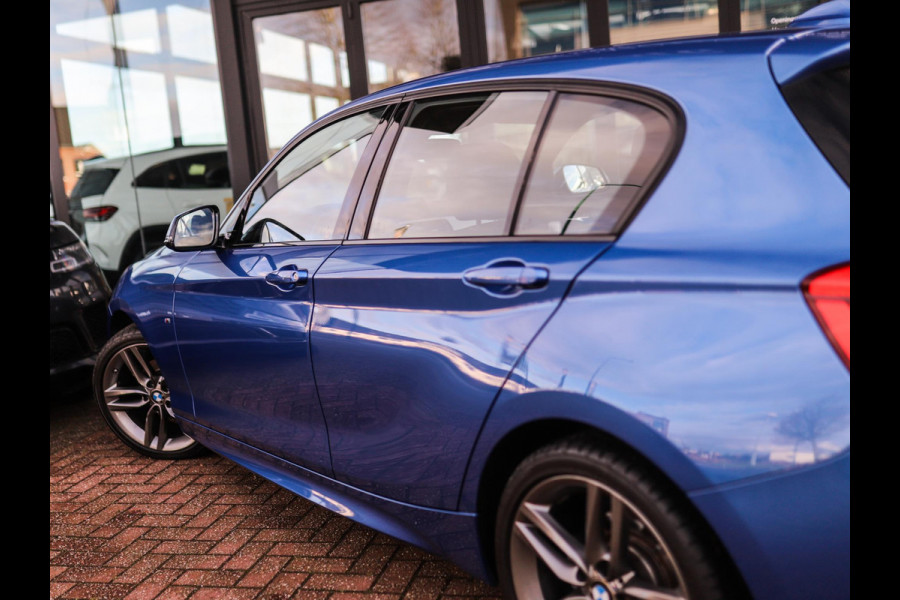BMW 1-serie 118i Corporate Lease Executive | M-Sport | Shadowline | Leder | Stoelverw. | 18" LM