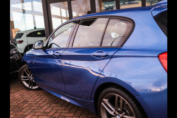 BMW 1-serie 118i Corporate Lease Executive | M-Sport | Shadowline | Leder | Stoelverw. | 18" LM