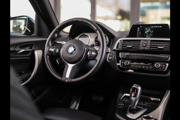 BMW 1-serie 118i Corporate Lease Executive | M-Sport | Shadowline | Leder | Stoelverw. | 18" LM