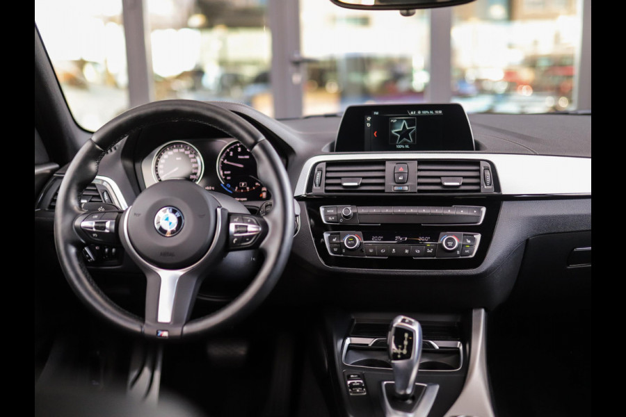 BMW 1-serie 118i Corporate Lease Executive | M-Sport | Shadowline | Leder | Stoelverw. | 18" LM