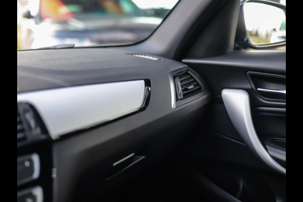 BMW 1-serie 118i Corporate Lease Executive | M-Sport | Shadowline | Leder | Stoelverw. | 18" LM