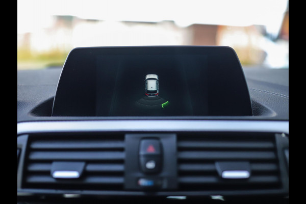 BMW 1-serie 118i Corporate Lease Executive | M-Sport | Shadowline | Leder | Stoelverw. | 18" LM