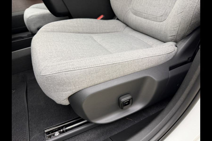 Volvo EX30 Extended Range Plus 69 kWh | 7000,- korting | Apple carplay | 20" velgen | H&K Audio | ACC | Blis | Camera