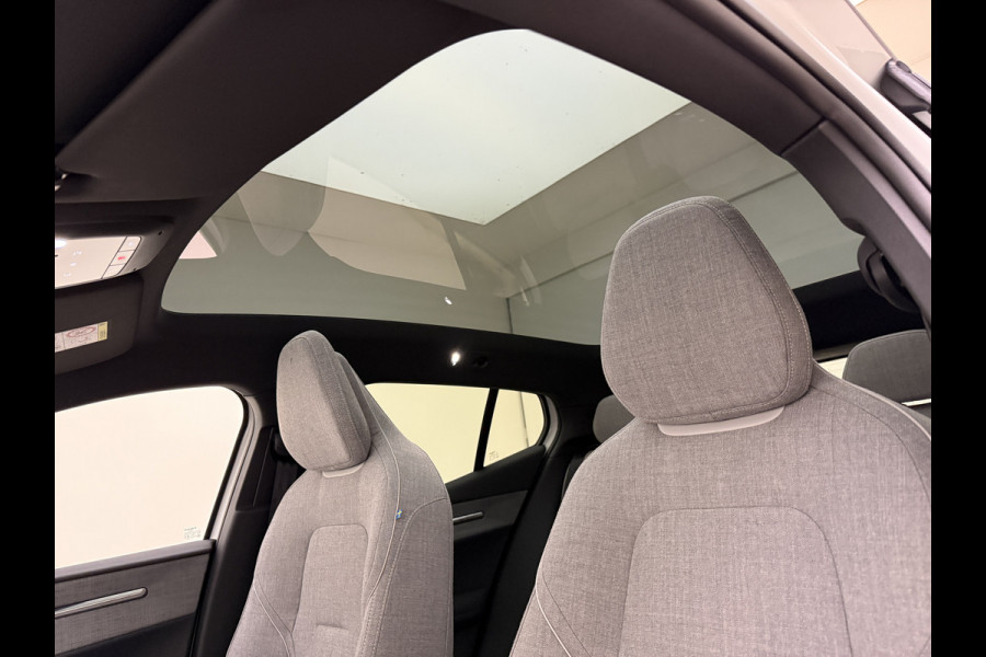 Volvo EX30 Extended Range Plus 69 kWh | 7000,- korting | Apple carplay | 20" velgen | H&K Audio | ACC | Blis | Camera