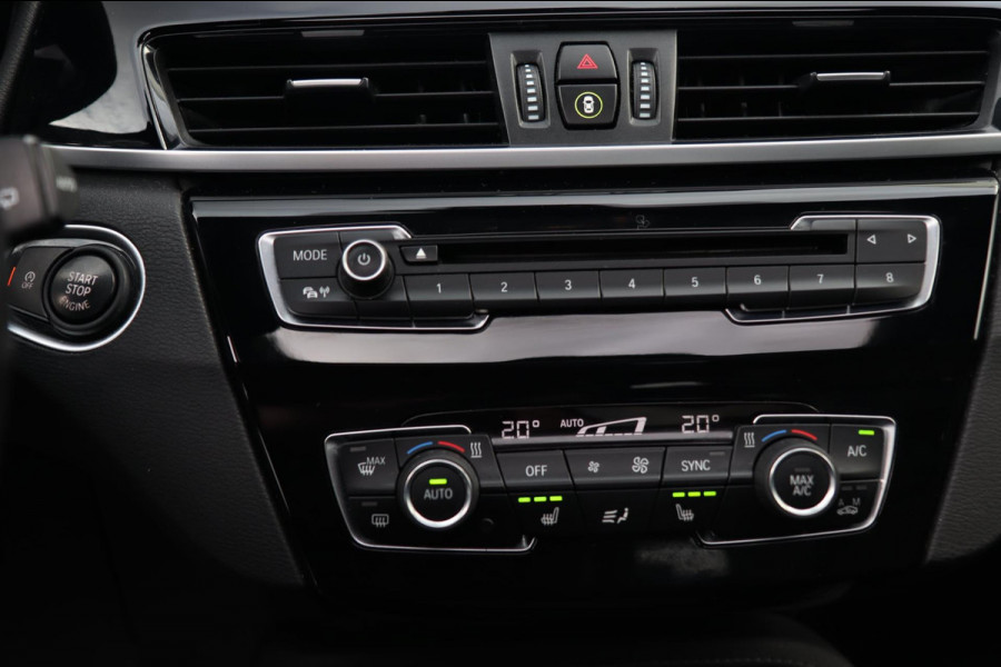 BMW X1 XDrive20i High Executive / PANO / KEYLESS / CAMERA / STUUR+STOELVERW