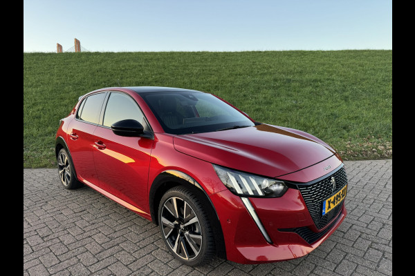 Peugeot 208 1.2 PureTech GT Pack Massagestoel | Stoelverwarming |Pano | Camera | Apple Carplay
