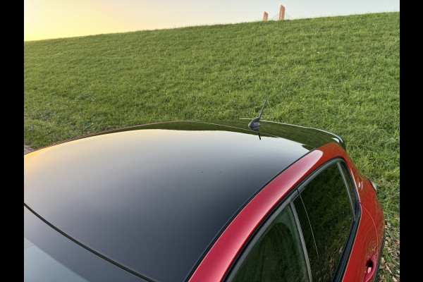 Peugeot 208 1.2 PureTech GT Pack Massagestoel | Stoelverwarming |Pano | Camera | Apple Carplay