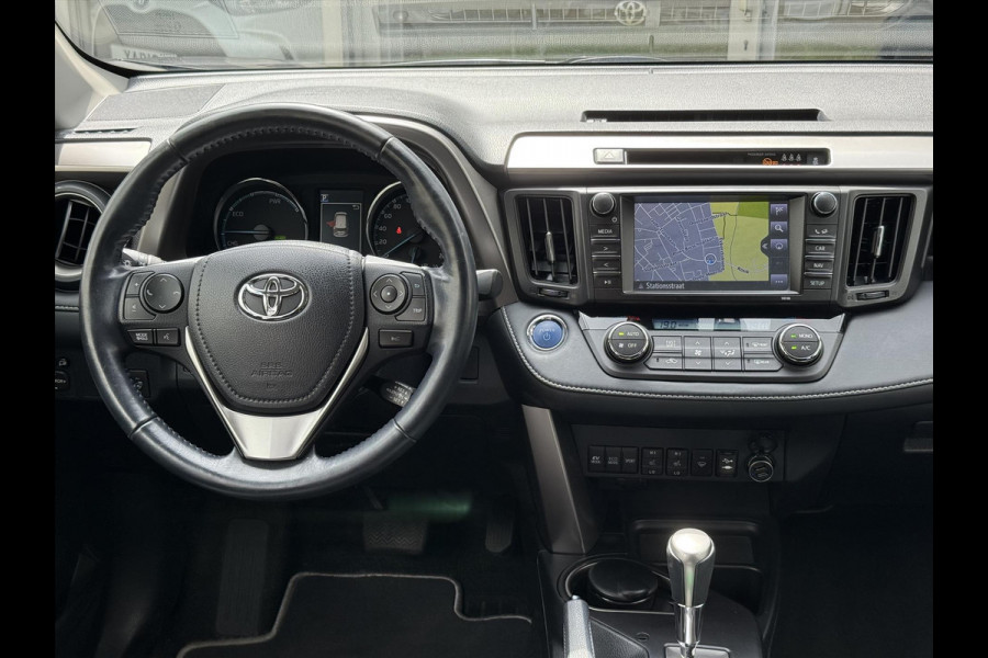 Toyota RAV4 2.5 Hybrid AWD Style | Navigatie, Stoel + Stuurverwarming, Parkeersensoren, Keyless, 18 inch, 1.650KG Trekgewicht, 4X4