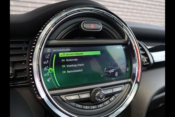 MINI Hatchback Cooper S Automaat 3 deurs / John Cooper Works Exterieur / Panoramadak / John Cooper Works Interieur / Apple CarPlay / LED / 17 Inch / Extra Getint Glas / Sportstoelen / Navigatie Plus / Climate Control / Harman Kardon / DAB / Bluetooth