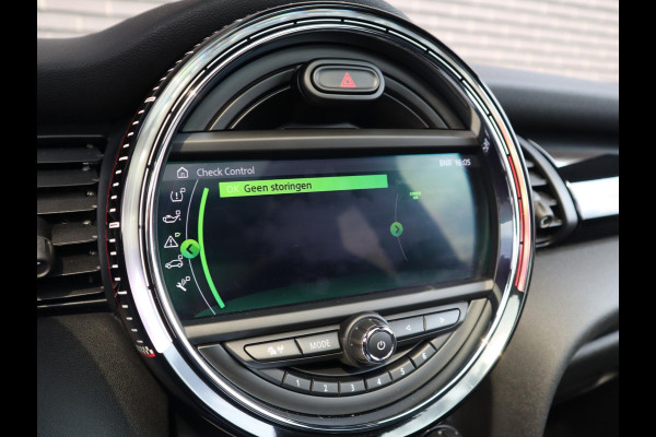 MINI Hatchback Cooper S Automaat 3 deurs / John Cooper Works Exterieur / Panoramadak / John Cooper Works Interieur / Apple CarPlay / LED / 17 Inch / Extra Getint Glas / Sportstoelen / Navigatie Plus / Climate Control / Harman Kardon / DAB / Bluetooth