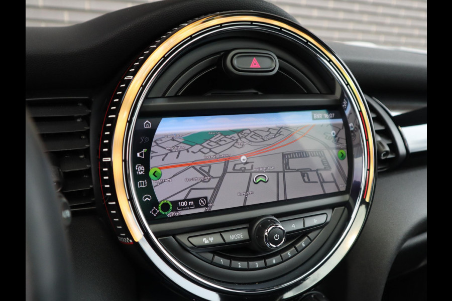 MINI Hatchback Cooper S Automaat 3 deurs / John Cooper Works Exterieur / Panoramadak / John Cooper Works Interieur / Apple CarPlay / LED / 17 Inch / Extra Getint Glas / Sportstoelen / Navigatie Plus / Climate Control / Harman Kardon / DAB / Bluetooth
