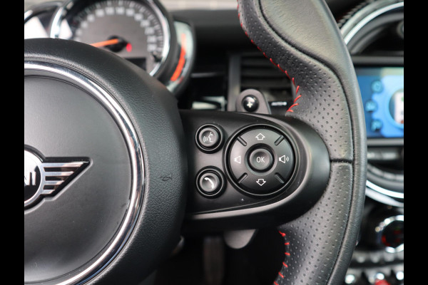 MINI Hatchback Cooper S Automaat 3 deurs / John Cooper Works Exterieur / Panoramadak / John Cooper Works Interieur / Apple CarPlay / LED / 17 Inch / Extra Getint Glas / Sportstoelen / Navigatie Plus / Climate Control / Harman Kardon / DAB / Bluetooth