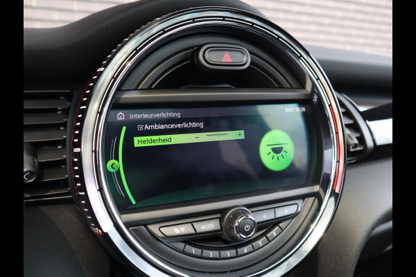 MINI Hatchback Cooper S Automaat 3 deurs / John Cooper Works Exterieur / Panoramadak / John Cooper Works Interieur / Apple CarPlay / LED / 17 Inch / Extra Getint Glas / Sportstoelen / Navigatie Plus / Climate Control / Harman Kardon / DAB / Bluetooth