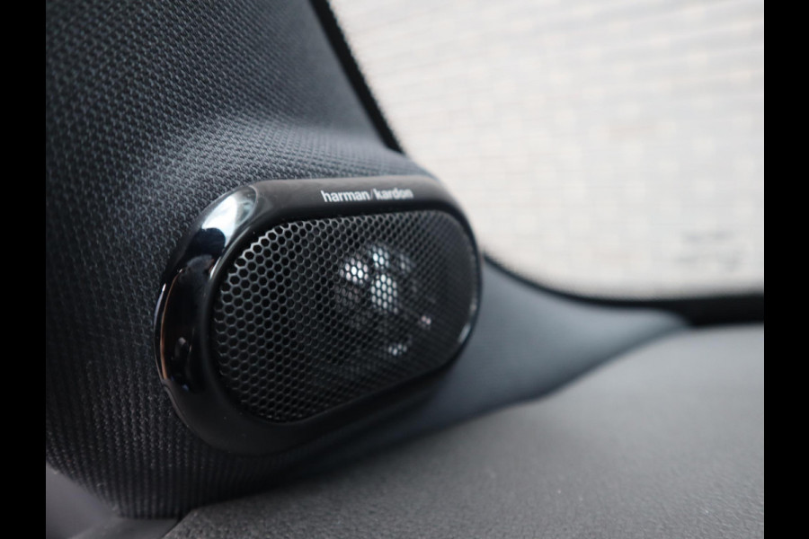 MINI Hatchback Cooper S Automaat 3 deurs / John Cooper Works Exterieur / Panoramadak / John Cooper Works Interieur / Apple CarPlay / LED / 17 Inch / Extra Getint Glas / Sportstoelen / Navigatie Plus / Climate Control / Harman Kardon / DAB / Bluetooth