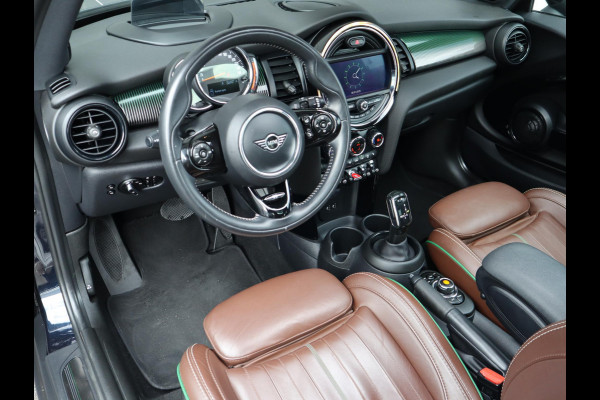 MINI Hatchback Cooper Automaat 3 deurs / 60 Years Edition / Panoramadak / Harman Kardon / Head-Up Display  / Leder / 17 Inch / Stoelverwarming / LED / Extra Getint Glas / Sportstoelen / Climate Control