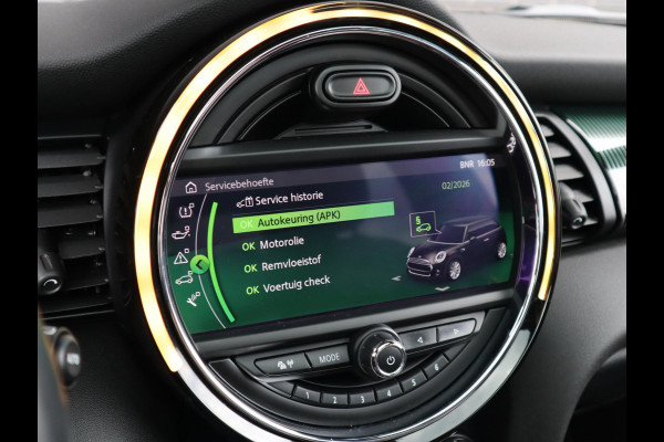 MINI Hatchback Cooper Automaat 3 deurs / 60 Years Edition / Panoramadak / Harman Kardon / Head-Up Display  / Leder / 17 Inch / Stoelverwarming / LED / Extra Getint Glas / Sportstoelen / Climate Control