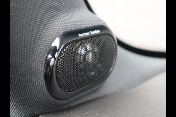 MINI Hatchback Cooper Automaat 3 deurs / 60 Years Edition / Panoramadak / Harman Kardon / Head-Up Display  / Leder / 17 Inch / Stoelverwarming / LED / Extra Getint Glas / Sportstoelen / Climate Control