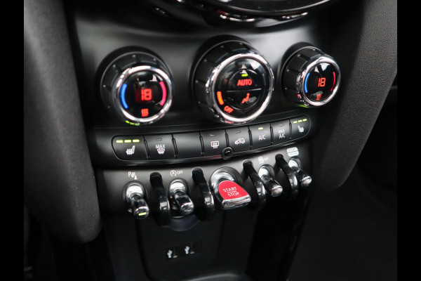 MINI Hatchback Cooper Automaat 3 deurs / 60 Years Edition / Panoramadak / Harman Kardon / Head-Up Display  / Leder / 17 Inch / Stoelverwarming / LED / Extra Getint Glas / Sportstoelen / Climate Control