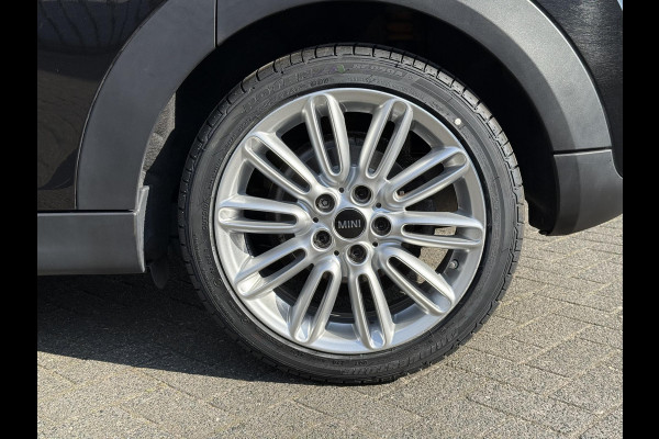 MINI Hatchback Cooper 5 deurs / Navigatie / Sportstoelen /  Climate Control / LED / Cruise Control / 17 Inch / Chrome Line