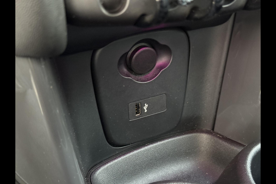 MINI Hatchback Cooper 5 deurs / Navigatie / Sportstoelen /  Climate Control / LED / Cruise Control / 17 Inch / Chrome Line