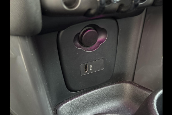MINI Hatchback Cooper 5 deurs / Navigatie / Sportstoelen /  Climate Control / LED / Cruise Control / 17 Inch / Chrome Line
