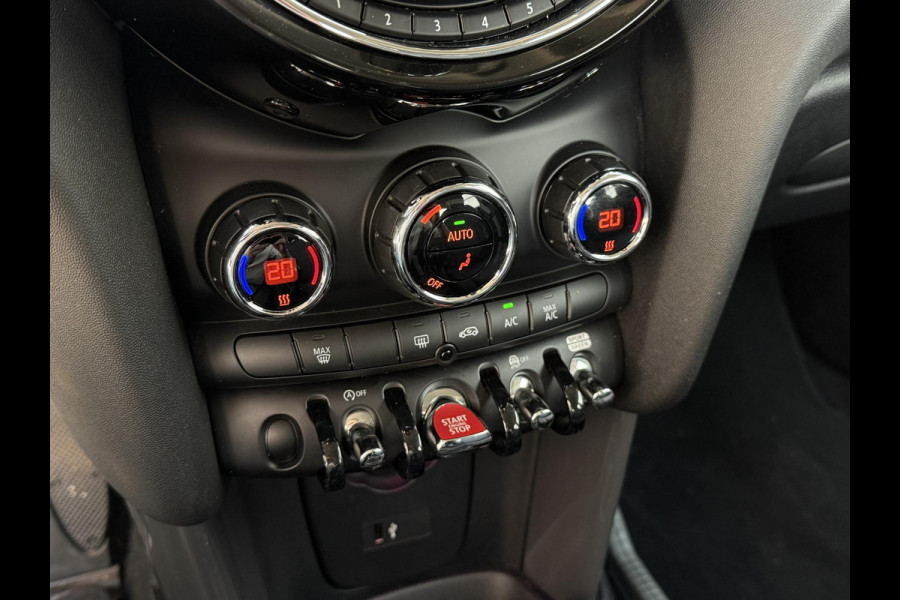 MINI Hatchback Cooper 5 deurs / Navigatie / Sportstoelen /  Climate Control / LED / Cruise Control / 17 Inch / Chrome Line