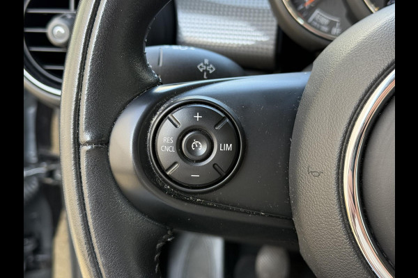 MINI Hatchback Cooper 5 deurs / Navigatie / Sportstoelen /  Climate Control / LED / Cruise Control / 17 Inch / Chrome Line