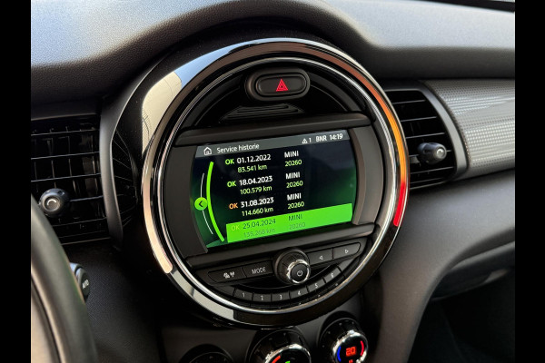 MINI Hatchback Cooper 5 deurs / Navigatie / Sportstoelen /  Climate Control / LED / Cruise Control / 17 Inch / Chrome Line
