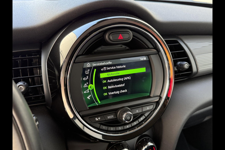 MINI Hatchback Cooper 5 deurs / Navigatie / Sportstoelen /  Climate Control / LED / Cruise Control / 17 Inch / Chrome Line