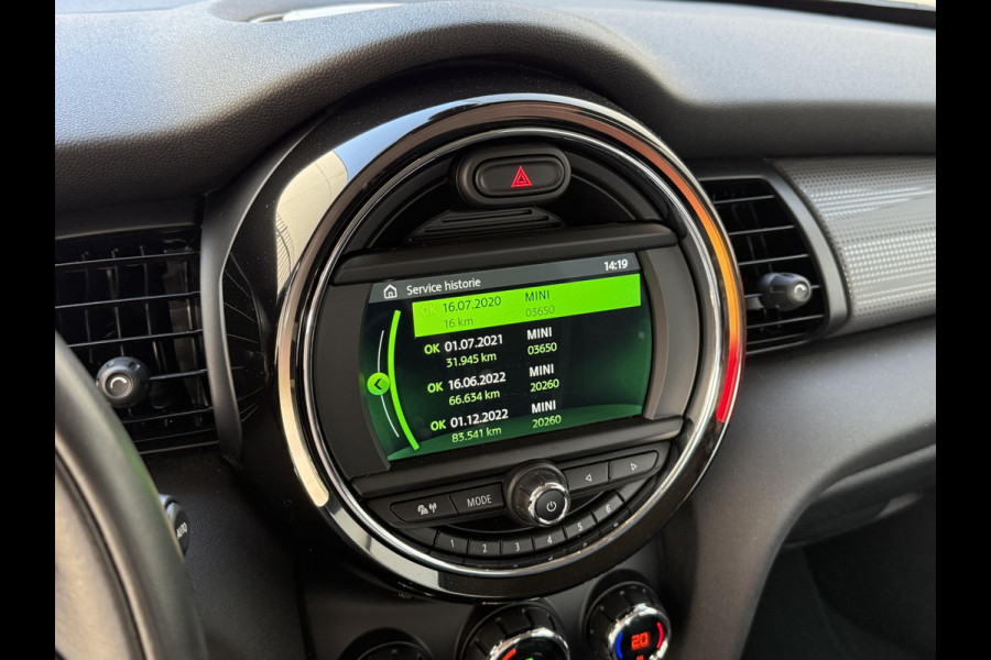 MINI Hatchback Cooper 5 deurs / Navigatie / Sportstoelen /  Climate Control / LED / Cruise Control / 17 Inch / Chrome Line