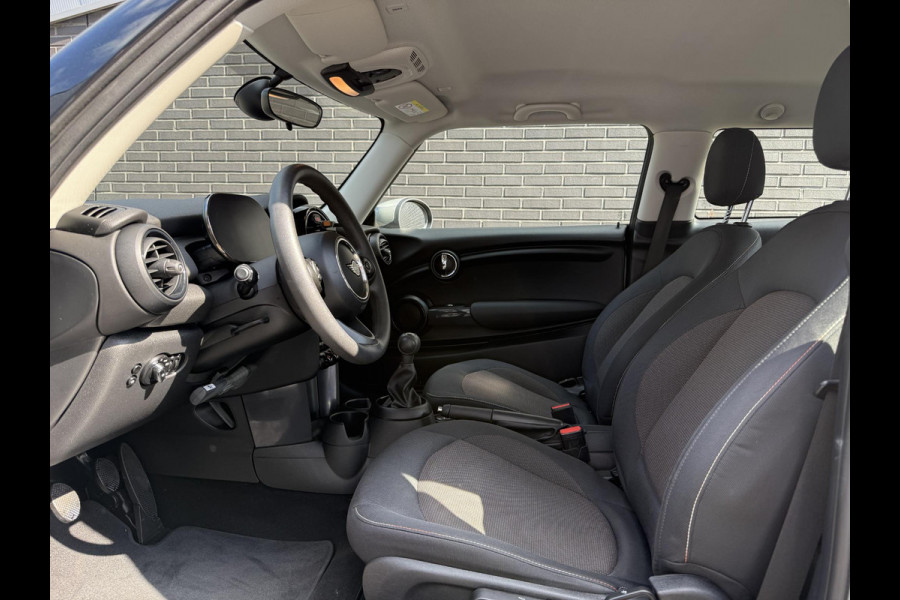 MINI Hatchback Cooper 3 deurs / Airconditioning / Elektrisch Pakket / DAB / 15 Inch / Chrome Line