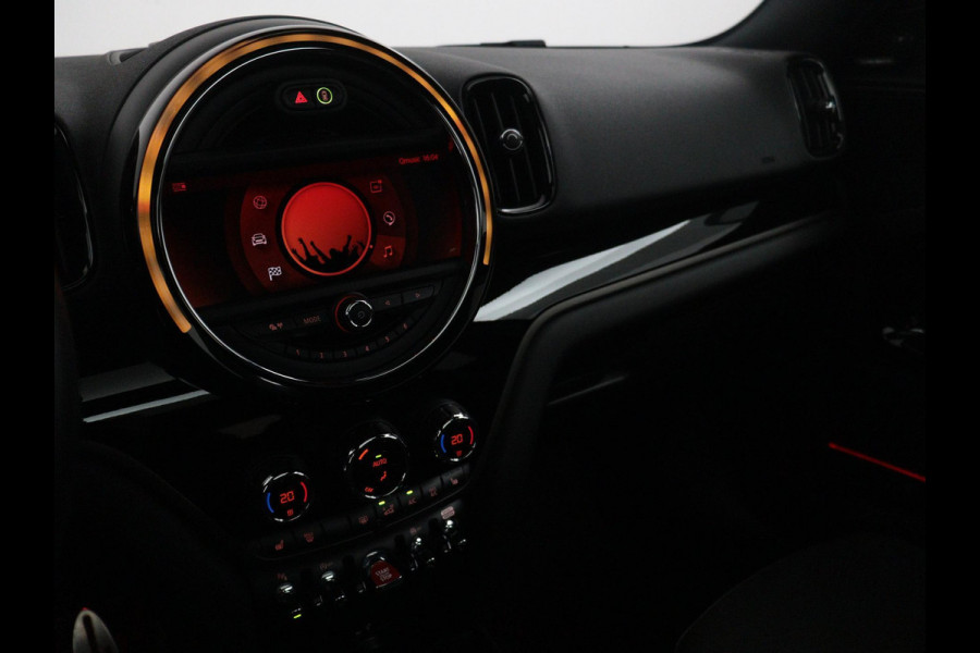 MINI Countryman John Cooper Works ALL4 Automaat / Panoramadak / Recaro Sportstoelen / Head-Up Display / LED / Navigatie Plus / 19 Inch / Achteruitrijcamera / Harman Kardon / Stoelverwarming / Lichtpakket