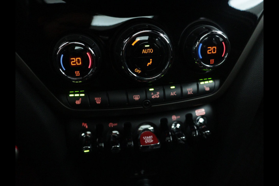 MINI Countryman John Cooper Works ALL4 Automaat / Panoramadak / Recaro Sportstoelen / Head-Up Display / LED / Navigatie Plus / 19 Inch / Achteruitrijcamera / Harman Kardon / Stoelverwarming / Lichtpakket