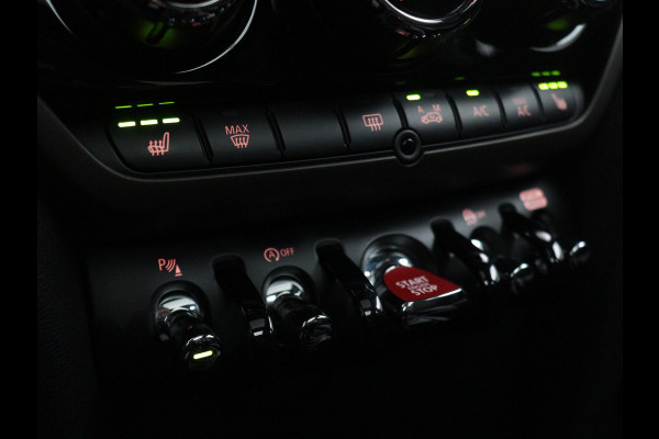 MINI Countryman John Cooper Works ALL4 Automaat / Panoramadak / Recaro Sportstoelen / Head-Up Display / LED / Navigatie Plus / 19 Inch / Achteruitrijcamera / Harman Kardon / Stoelverwarming / Lichtpakket