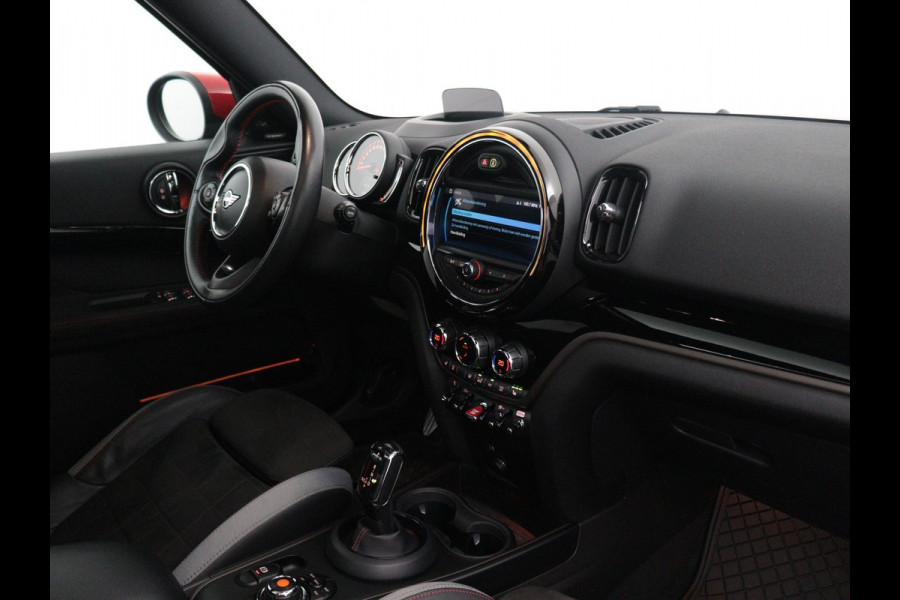 MINI Countryman John Cooper Works ALL4 Automaat / Panoramadak / Recaro Sportstoelen / Head-Up Display / LED / Navigatie Plus / 19 Inch / Achteruitrijcamera / Harman Kardon / Stoelverwarming / Lichtpakket