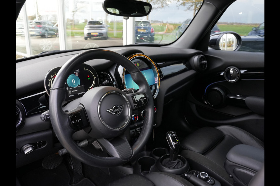 MINI Mini 1.5 Automaat Cooper Business Edition | Navigatie | Pano | LED | Leer | Climate Control
