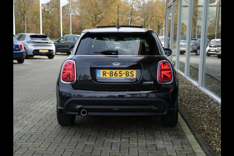 MINI Mini 1.5 Automaat Cooper Business Edition | Navigatie | Pano | LED | Leer | Climate Control
