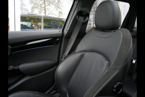 MINI Mini 1.5 Automaat Cooper Business Edition | Navigatie | Pano | LED | Leer | Climate Control