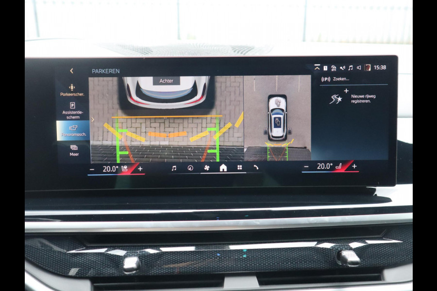 BMW X5 xDrive50e High Executive M Sport Pakket Automaat / Driving Assistant Professional / Stoelventilatie / Panoramadak / Trekhaak / Luchtvering / Iconic Glow / Gesture Control / Harman Kardon / Innovation Pakket / Craftedclarity / Stoelverwarmin voor+achter