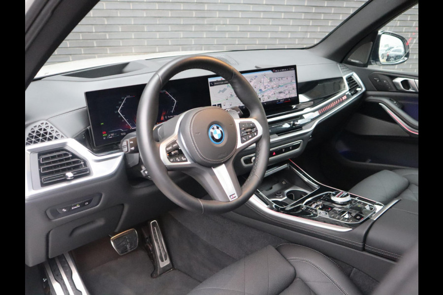 BMW X5 xDrive50e High Executive M Sport Pakket Automaat / Driving Assistant Professional / Stoelventilatie / Panoramadak / Trekhaak / Luchtvering / Iconic Glow / Gesture Control / Harman Kardon / Innovation Pakket / Craftedclarity / Stoelverwarmin voor+achter