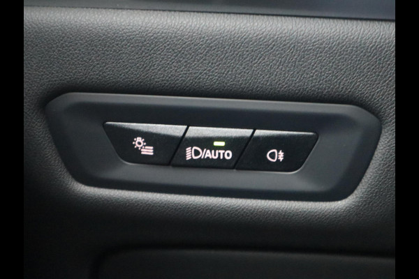 BMW X5 xDrive50e High Executive M Sport Pakket Automaat / Driving Assistant Professional / Stoelventilatie / Panoramadak / Trekhaak / Luchtvering / Iconic Glow / Gesture Control / Harman Kardon / Innovation Pakket / Craftedclarity / Stoelverwarmin voor+achter