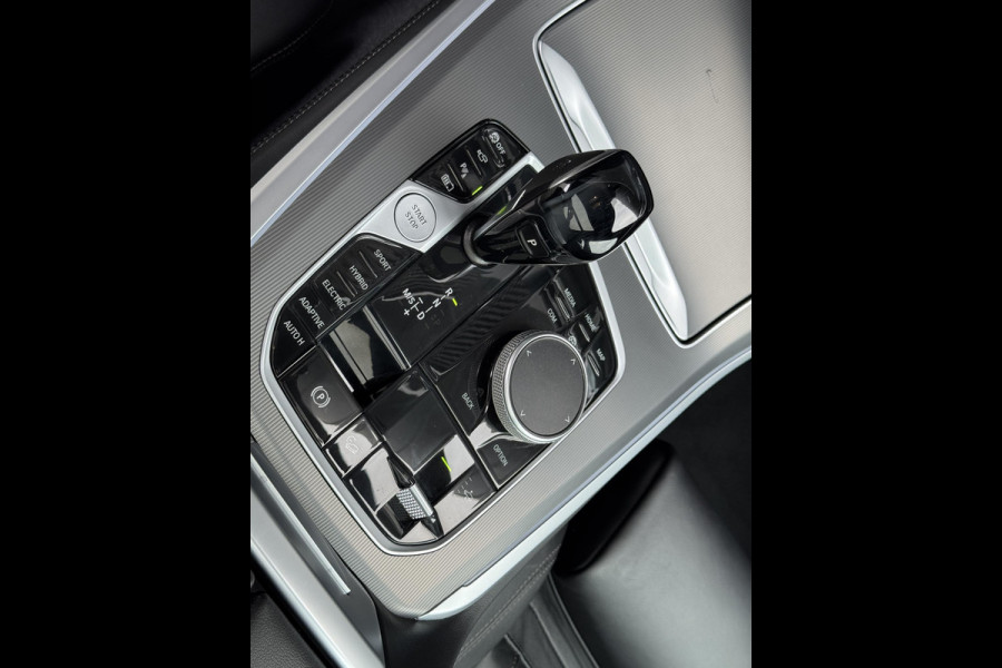 BMW X5 xDrive45e High Executive M Sport Pakket Automaat / Live Cockpit Professional / Panoramadak / Trekhaak / Comfortstoelen / Head-Up Display / Luchtvering / Driving Assistant Professional / Hifi / Stoelverwarming voor+achter /