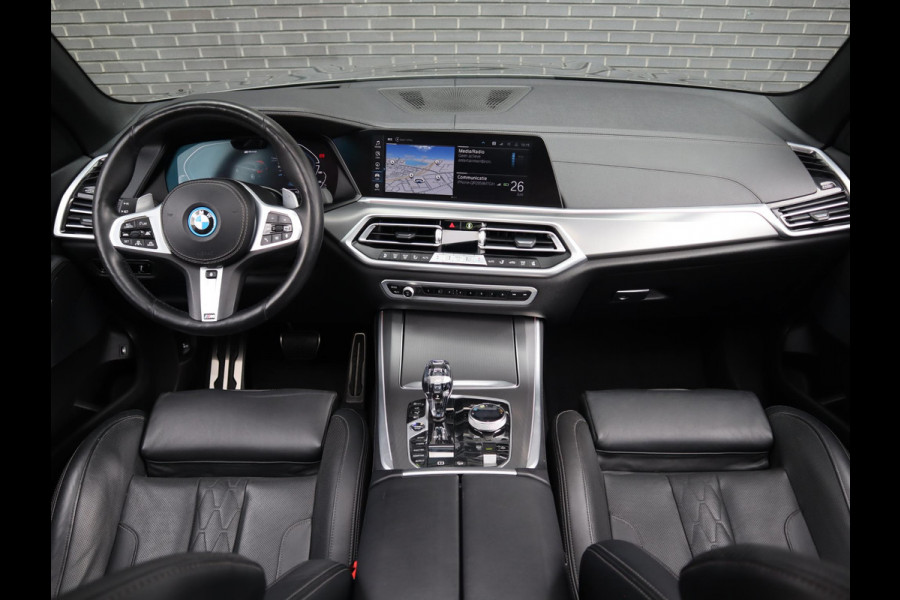 BMW X5 xDrive45e High Executive M Sport Pakket Automaat / Live Cockpit Professional / Panoramadak Sky Lounge / 22 Inch / Laserlicht / Trekhaak / Sportstoelen met Massagefunctie/ Luchtvering / Driving Assistant Professional / Nappa Leder