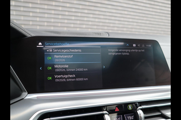 BMW X5 xDrive45e High Executive M Sport Pakket Automaat / Live Cockpit Professional / Panoramadak Sky Lounge / 22 Inch / Laserlicht / Trekhaak / Sportstoelen met Massagefunctie/ Luchtvering / Driving Assistant Professional / Nappa Leder