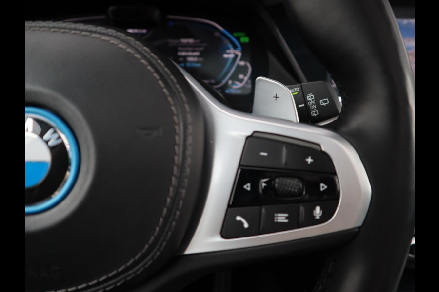 BMW X5 xDrive45e High Executive M Sport Pakket Automaat / Live Cockpit Professional / Panoramadak Sky Lounge / 22 Inch / Laserlicht / Trekhaak / Sportstoelen met Massagefunctie/ Luchtvering / Driving Assistant Professional / Nappa Leder