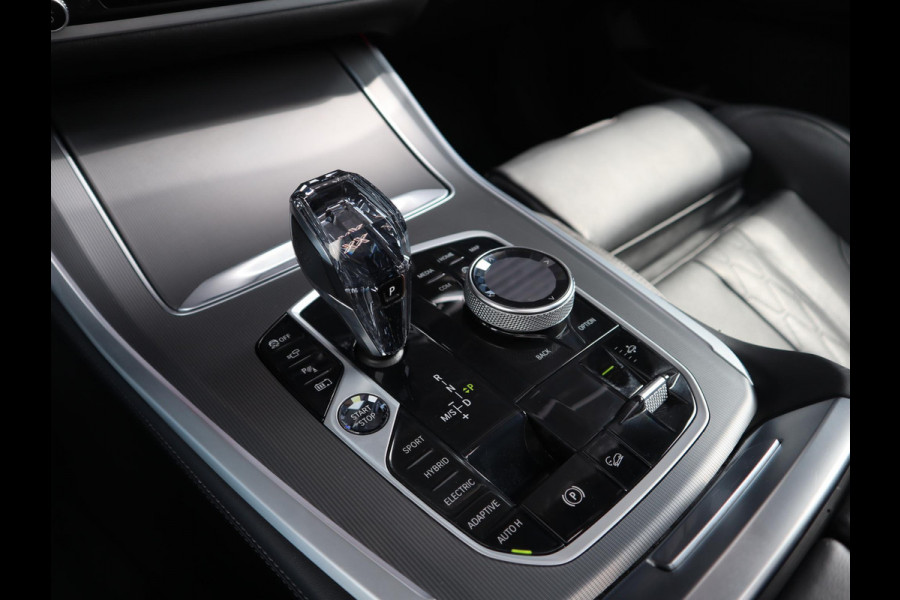 BMW X5 xDrive45e High Executive M Sport Pakket Automaat / Live Cockpit Professional / Panoramadak Sky Lounge / 22 Inch / Laserlicht / Trekhaak / Sportstoelen met Massagefunctie/ Luchtvering / Driving Assistant Professional / Nappa Leder