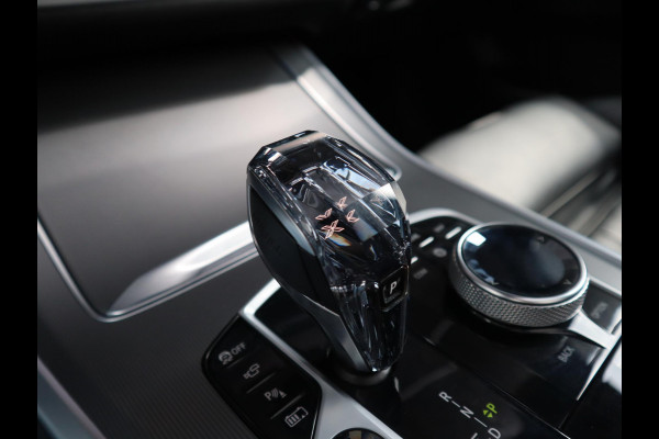 BMW X5 xDrive45e High Executive M Sport Pakket Automaat / Live Cockpit Professional / Panoramadak Sky Lounge / 22 Inch / Laserlicht / Trekhaak / Sportstoelen met Massagefunctie/ Luchtvering / Driving Assistant Professional / Nappa Leder