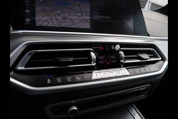BMW X5 xDrive45e High Executive M Sport Pakket Automaat / Live Cockpit Professional / Panoramadak Sky Lounge / 22 Inch / Laserlicht / Trekhaak / Sportstoelen met Massagefunctie/ Luchtvering / Driving Assistant Professional / Nappa Leder