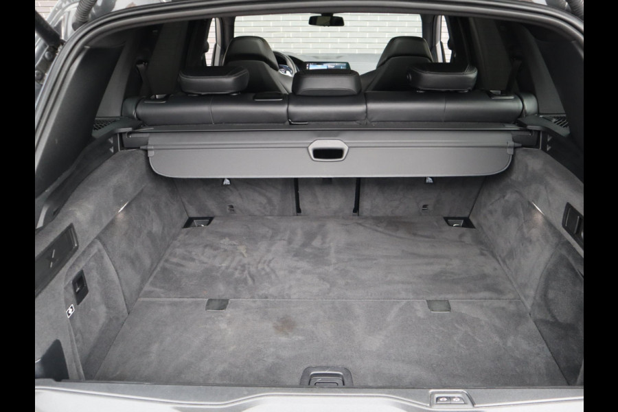 BMW X5 xDrive45e High Executive M Sport Pakket Automaat / Live Cockpit Professional / Panoramadak Sky Lounge / 22 Inch / Laserlicht / Trekhaak / Sportstoelen met Massagefunctie/ Luchtvering / Driving Assistant Professional / Nappa Leder