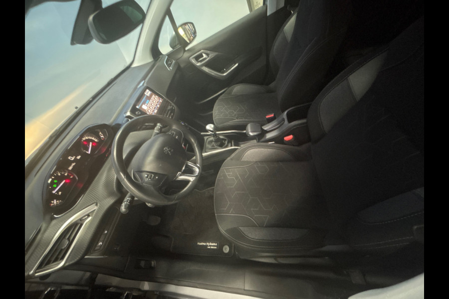 Peugeot 2008 1.2 PureTech Blue Lion Trekhaak, Carplay, Cruise